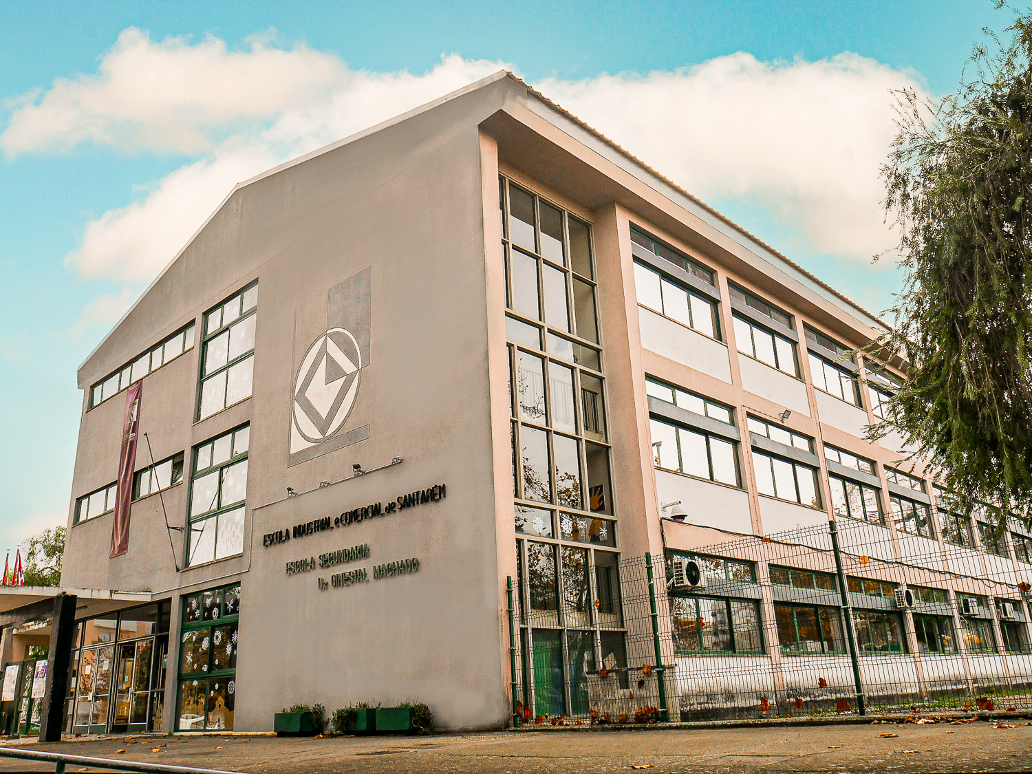 Escola Secundária Dr. Ginestal Machado